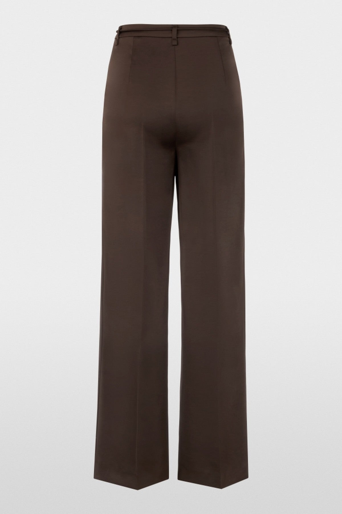 BC8141W60 Marc Cain WARRI broek in Seal Brown met glanzende stof, achterzijde