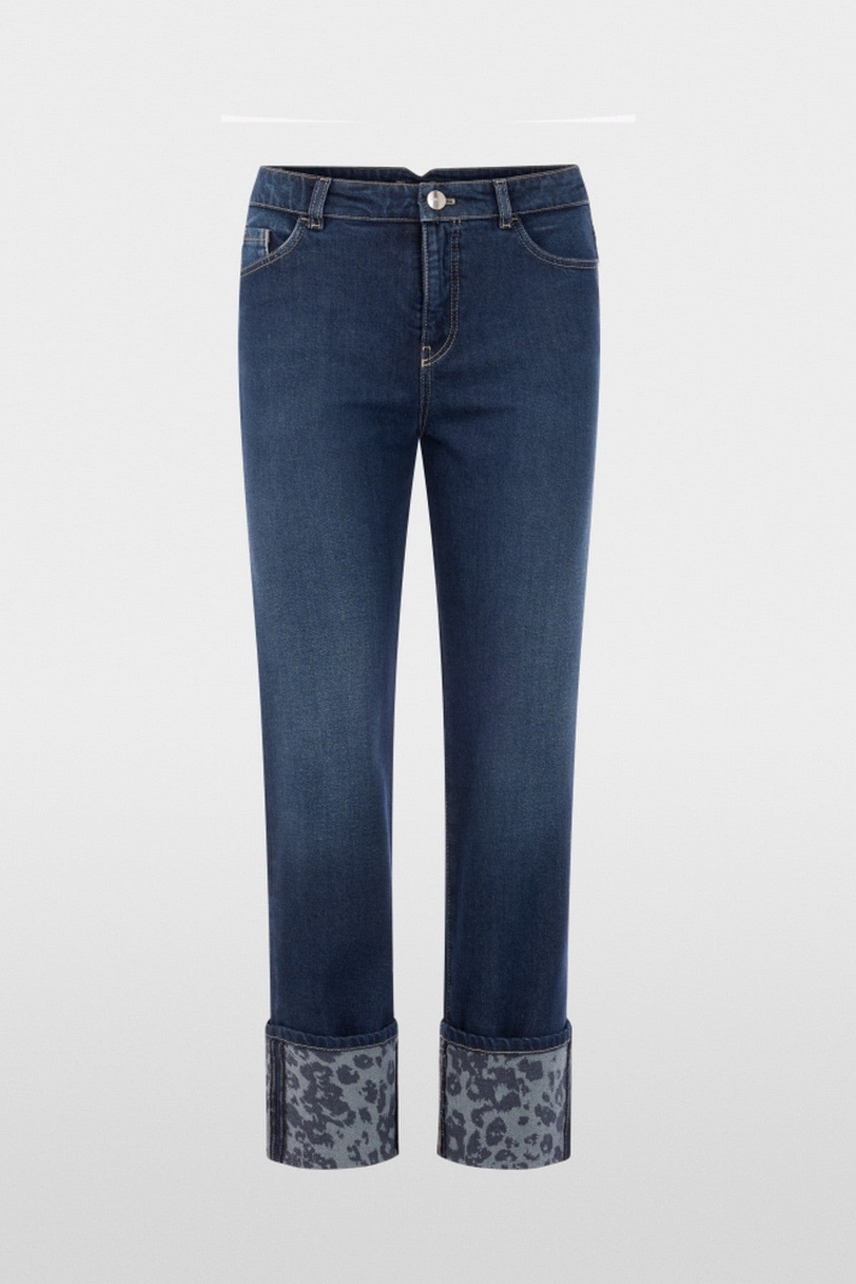 BC8203D08 Marc Cain FENDOU jeans in Vintage Indigo met rechte pasvorm en brede omslag met luipaardprint