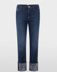 BC8203D08 Marc Cain FENDOU jeans in Vintage Indigo met rechte pasvorm en brede omslag met luipaardprint