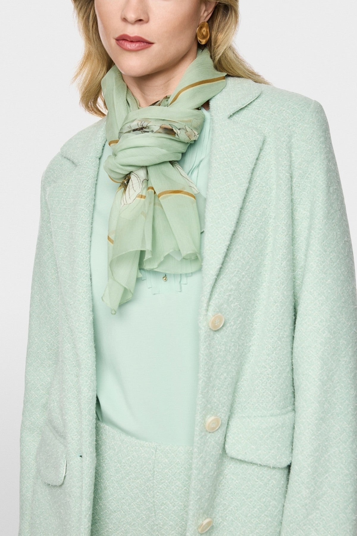 Marc Cain zijden sjaal met bloemenprint Silt Green – BC B4.15 Z56 | 505