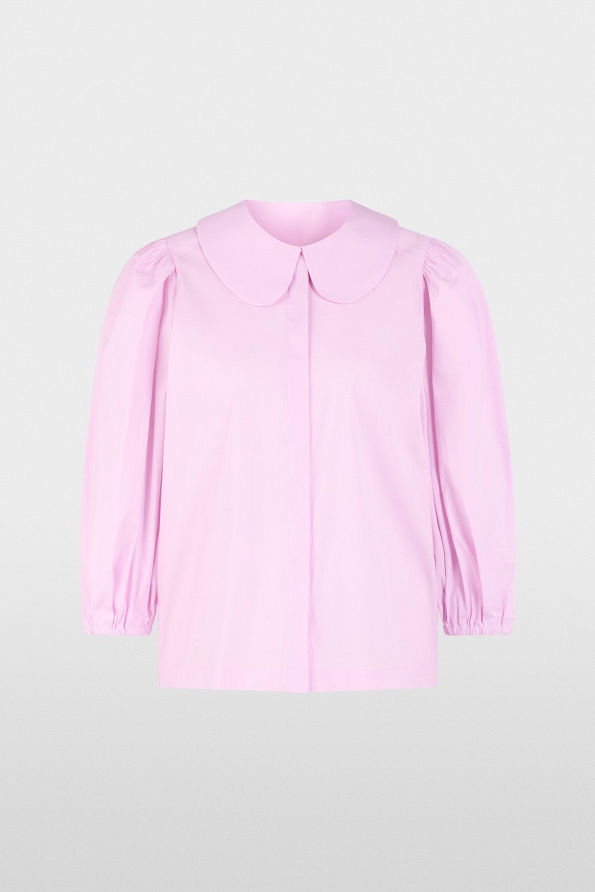 Marc Cain Collections blouse pink tulle met volumineuze driekwart mouwen en afgeronde kraag.