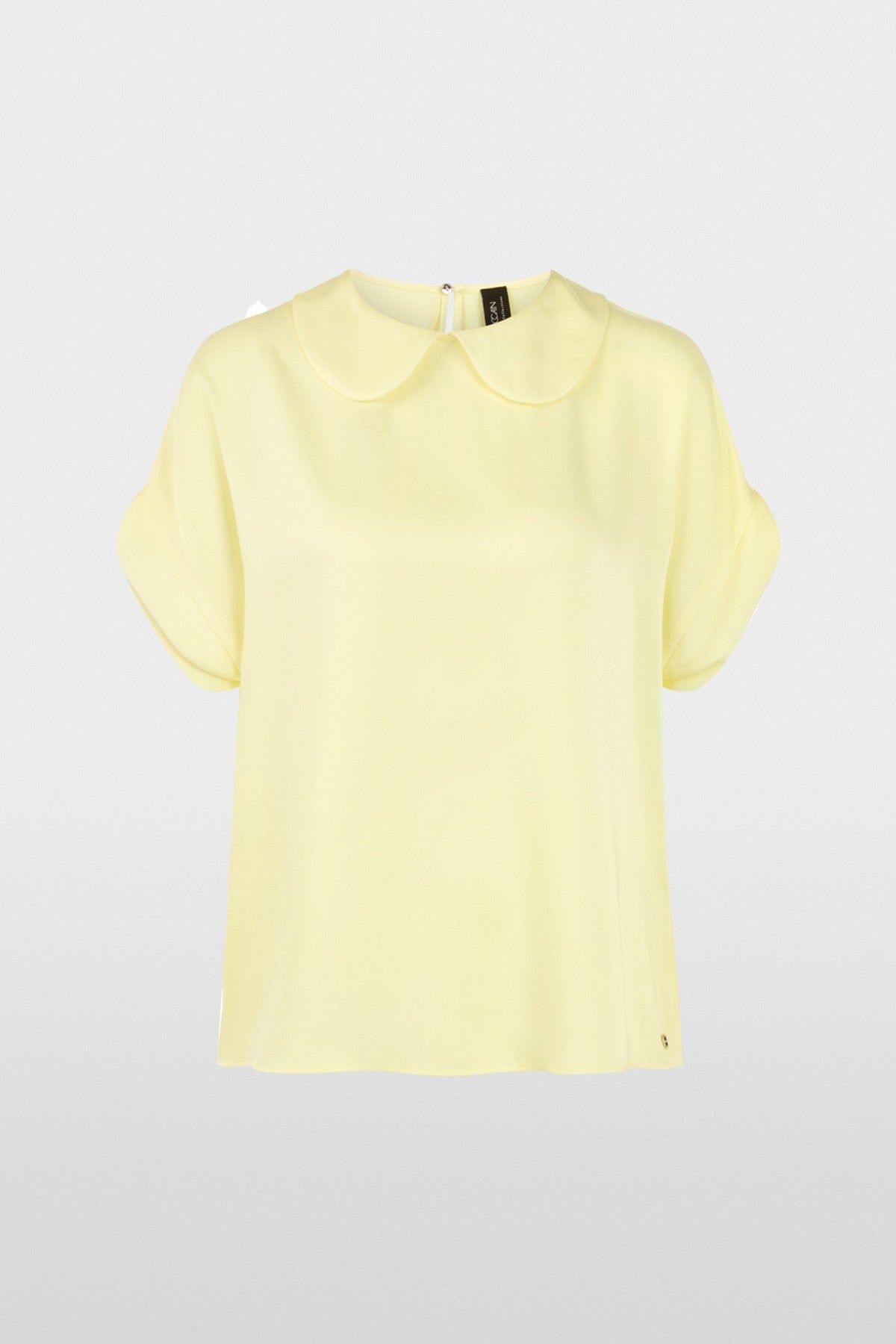 Marc Cain Collections soepelvallende blouse in de kleur deep limonella geel.