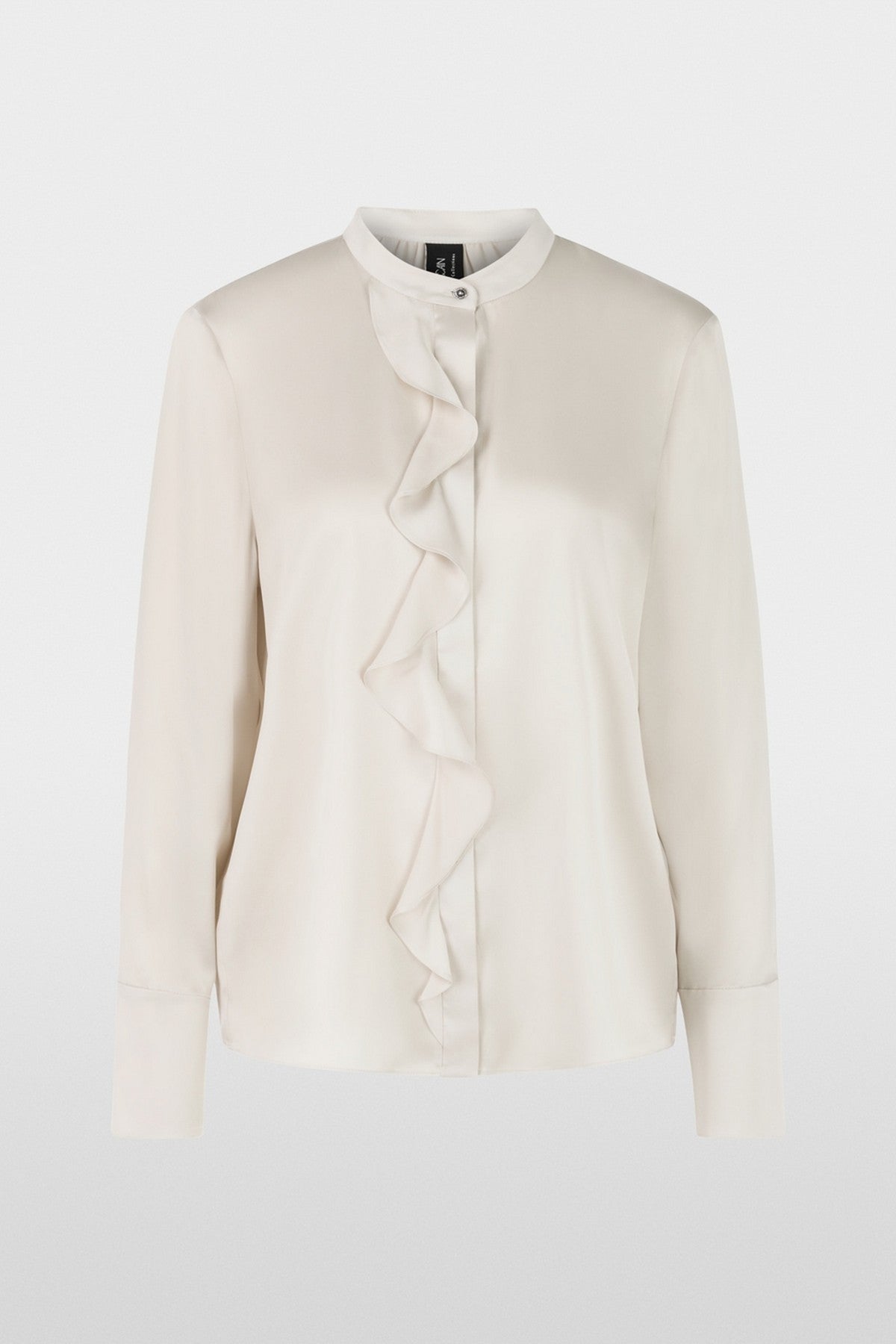 Elegante blouse van zijde. Losvallend model met verborgen knoopsluiting en subtiel volantdetail. 