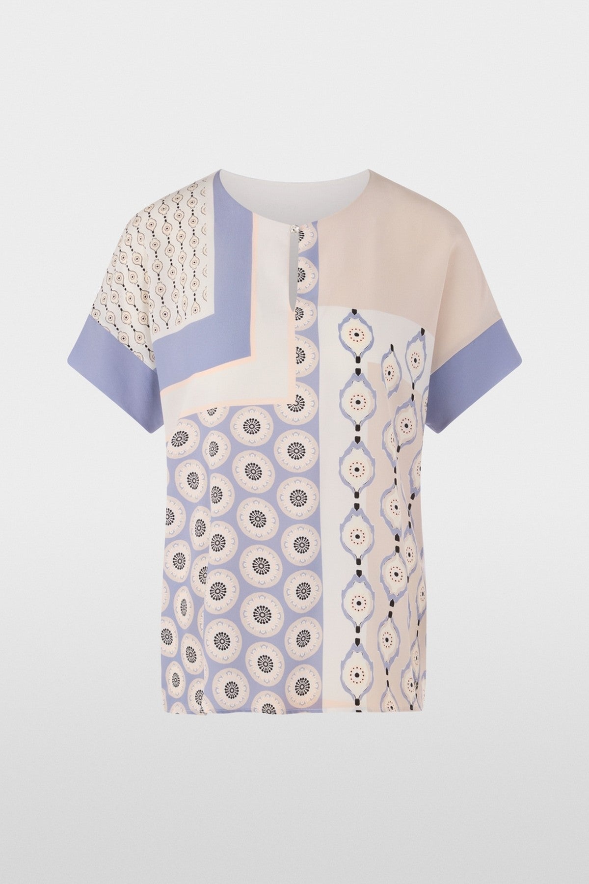 Blouseshirt met patronenmix, zijde aan de voorkant, viscose-elastaan achterkant voor comfort en bandjes aan mouwen voor een speels accent.