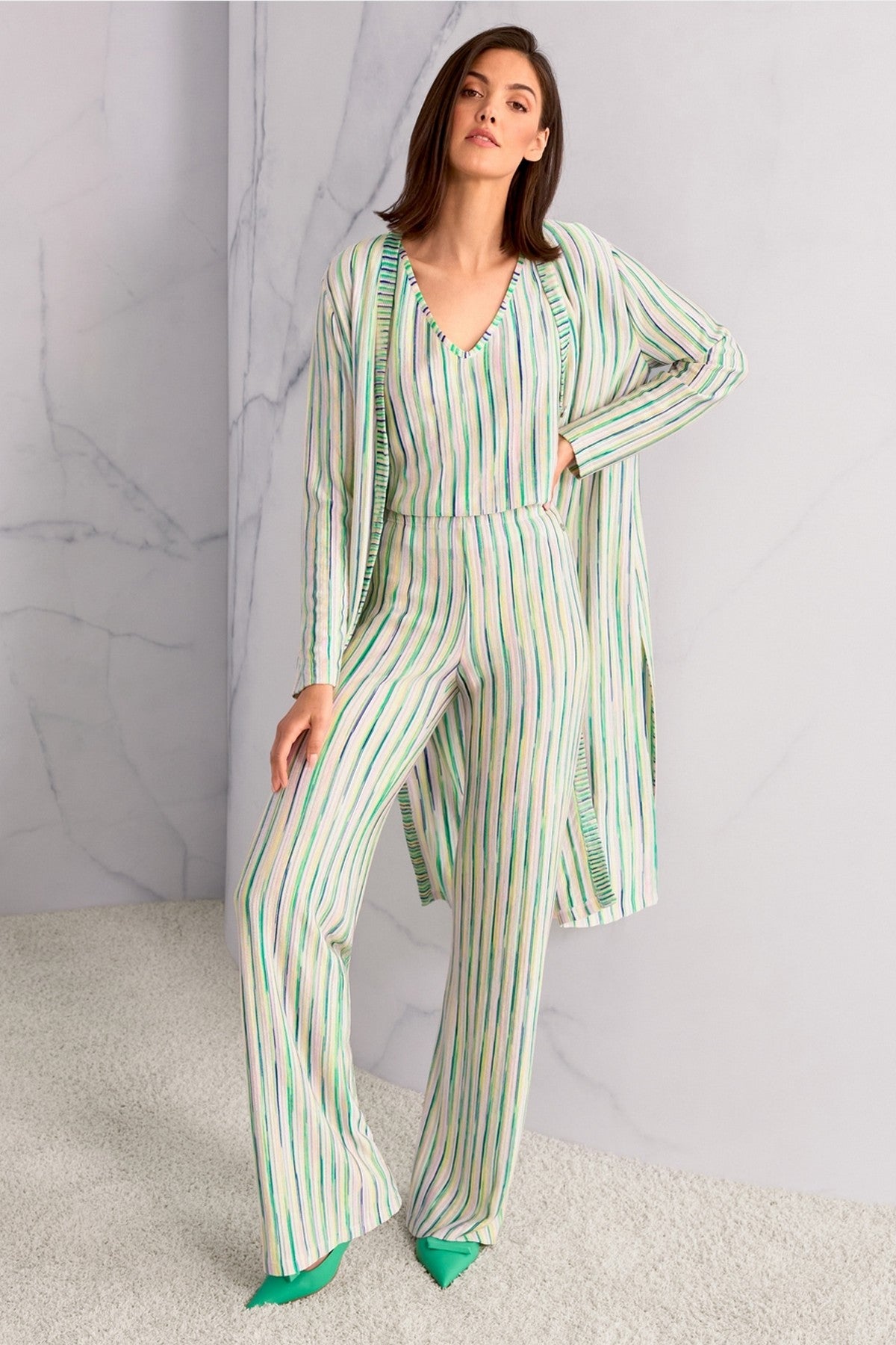 Marc Cain Kollektion – Langer Mantel mit Lurex – Rosa Tüll – AC 11.05 M22 Rollkragen. 255