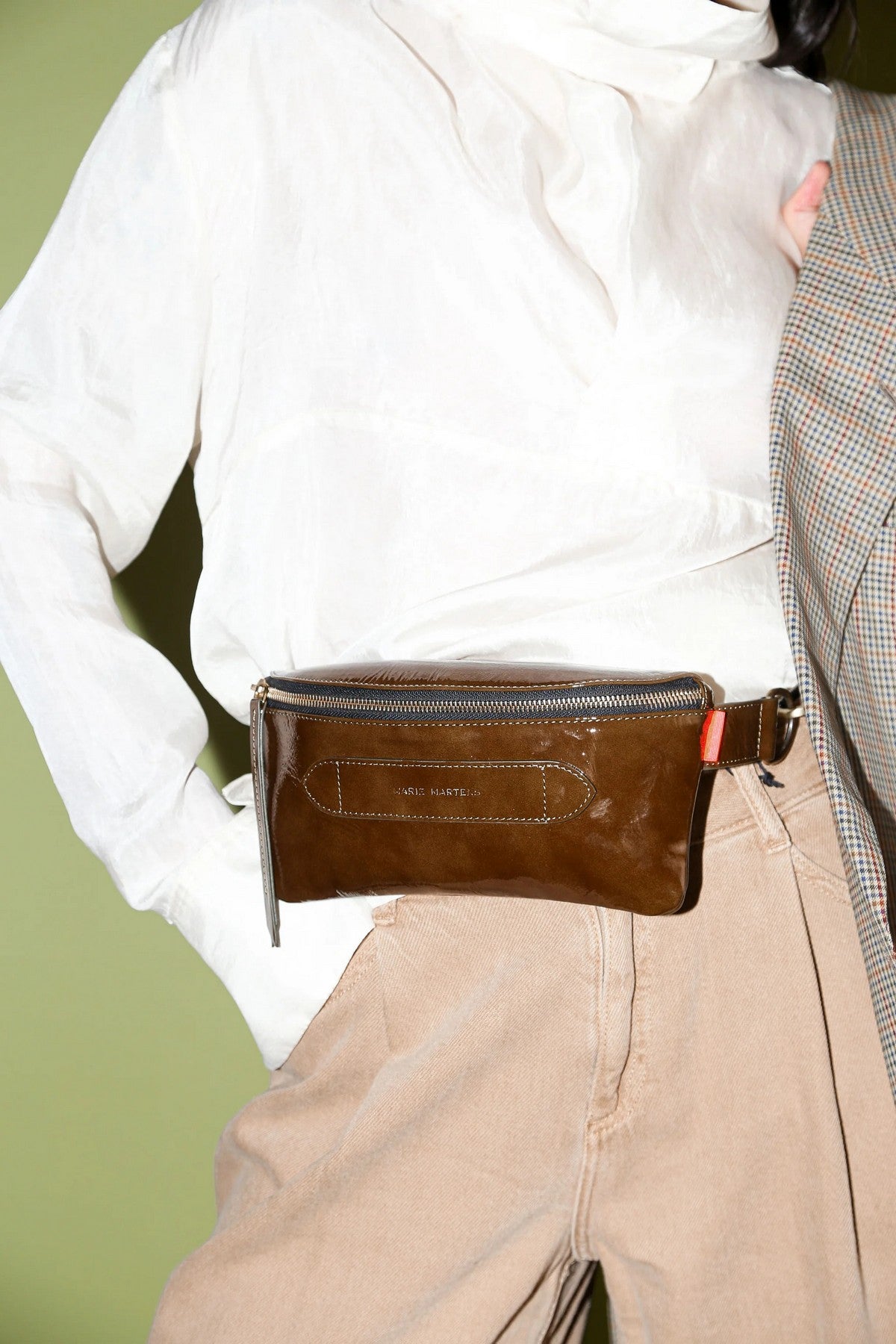 Marie Martens Coachella crossbody- en heuptas in Khaki Green vintage crinkle lakleer