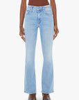 1585-1008/A: Middenblauwe Mother The Weekender flare jeans met een mid-rise taille en subtiele whiskering.