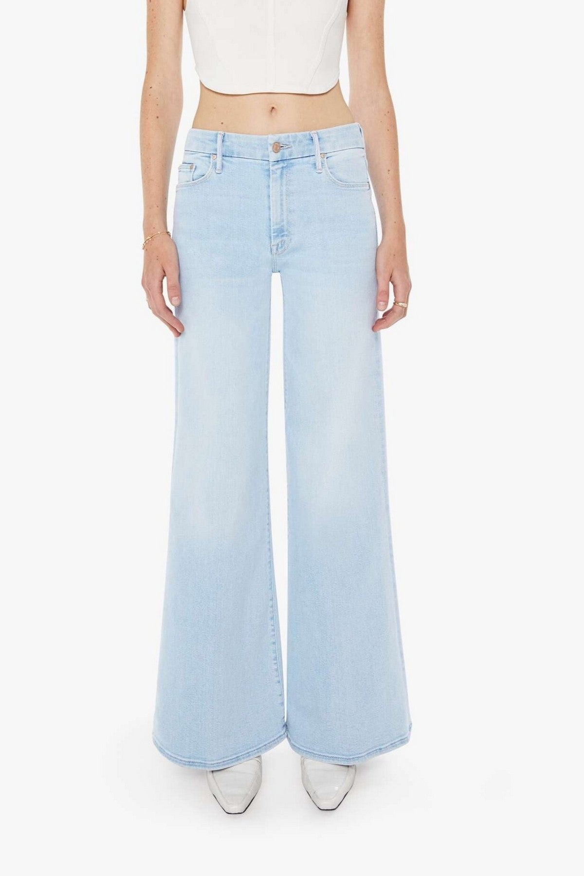 10415-1008-BIY: Lichtblauwe wide-leg jeans The Roller Sneak van Mother met een jaren '70 geïnspireerd silhouet en mid-rise taille.
