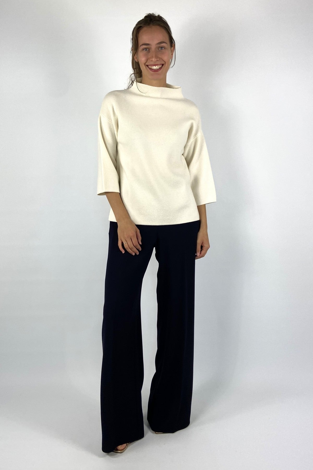 Elegante trui van Natan met turtle neck in gebroken wit.