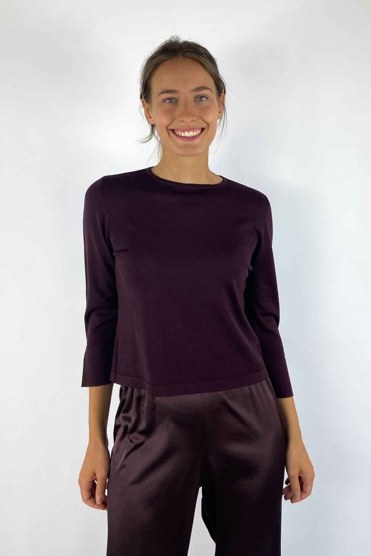 Natan Orso-merinos1 merinotrui in Aubergine met ronde hals en splitdetail aan de 4/5-mouwen
