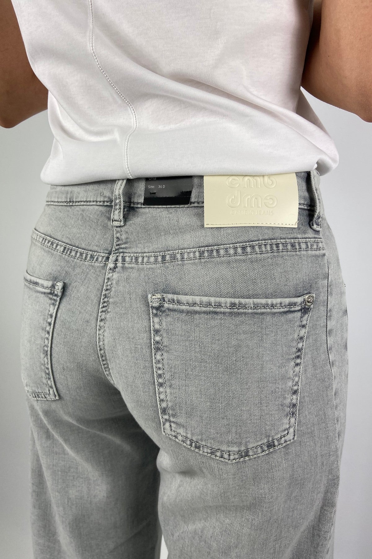 9251 5279 Cambio dames jeans grijs met vintage effecten en laser details