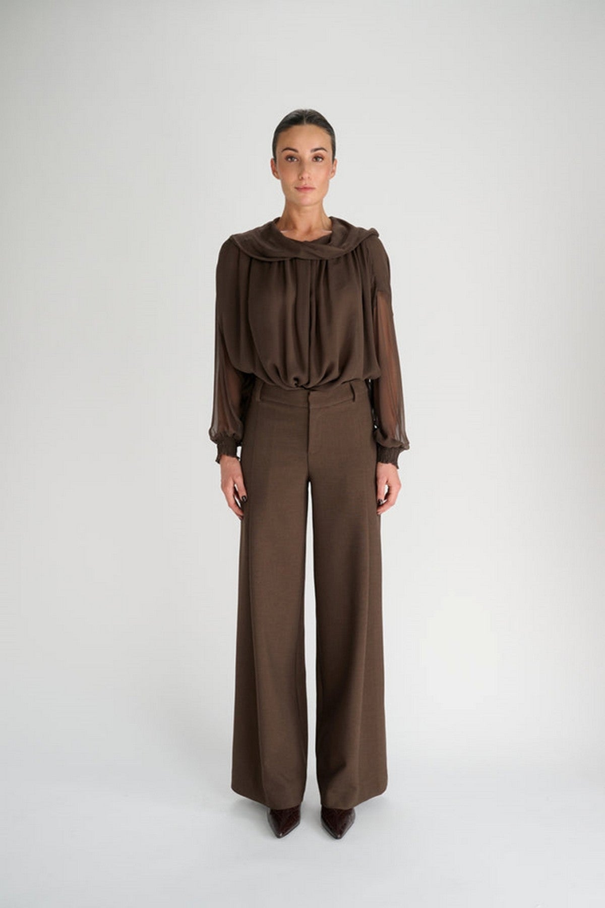 Oscar The Collection Archie Trousers in Espresso met wijde pijpen en verfijnde persplooi