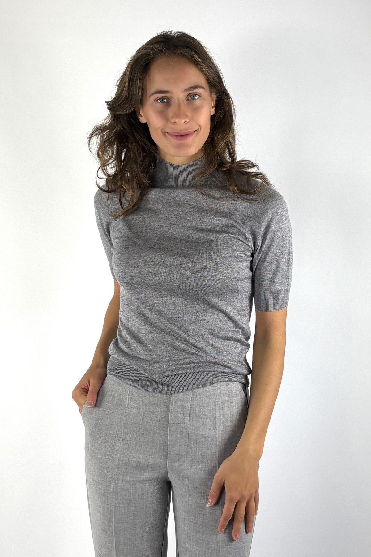 Oscar The Collection Cerine fijngebreide top met hoge hals in Imperial Grey