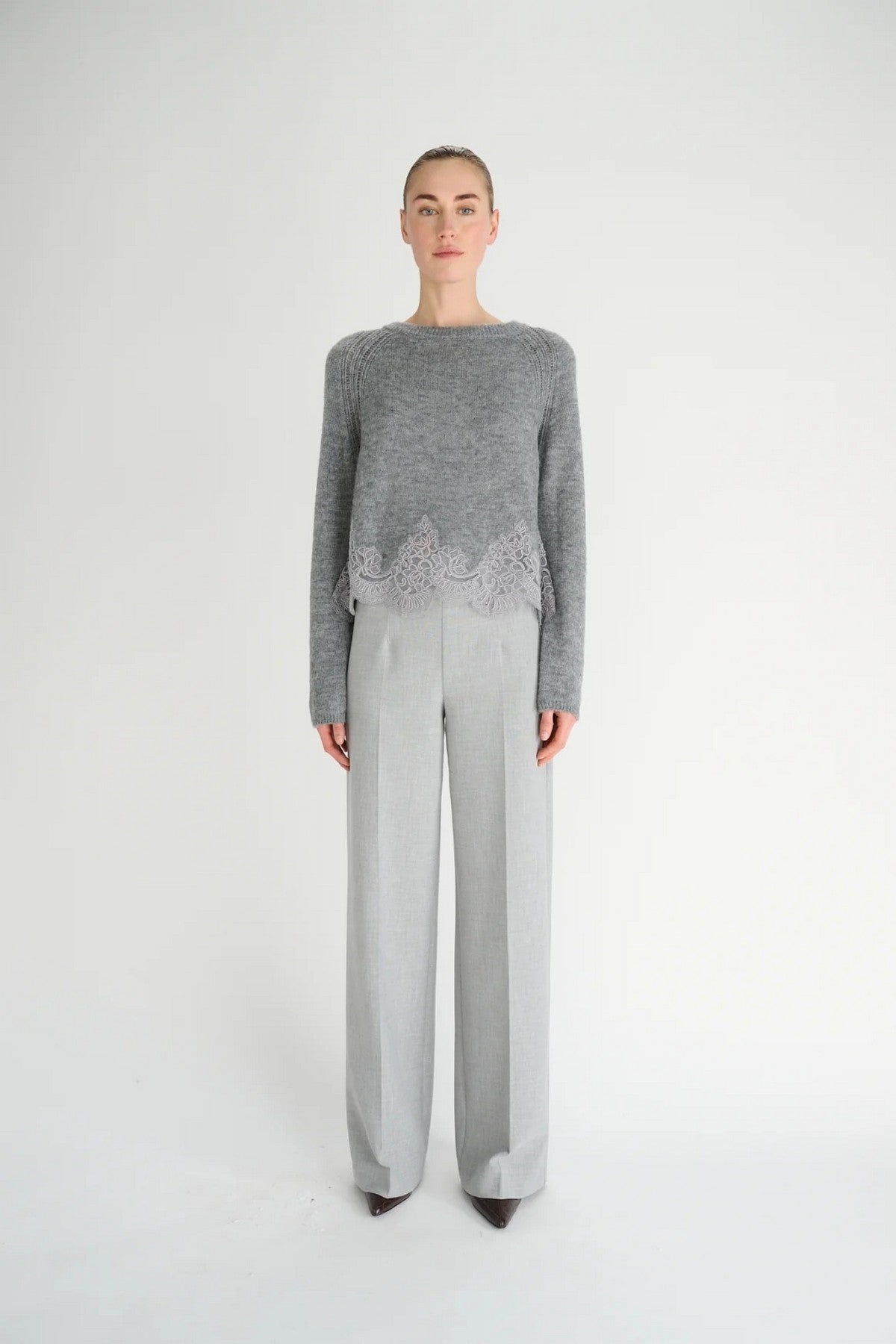 Oscar The Collection Hamilton Pullover in Imperial Grey met verfijnd kanten detail