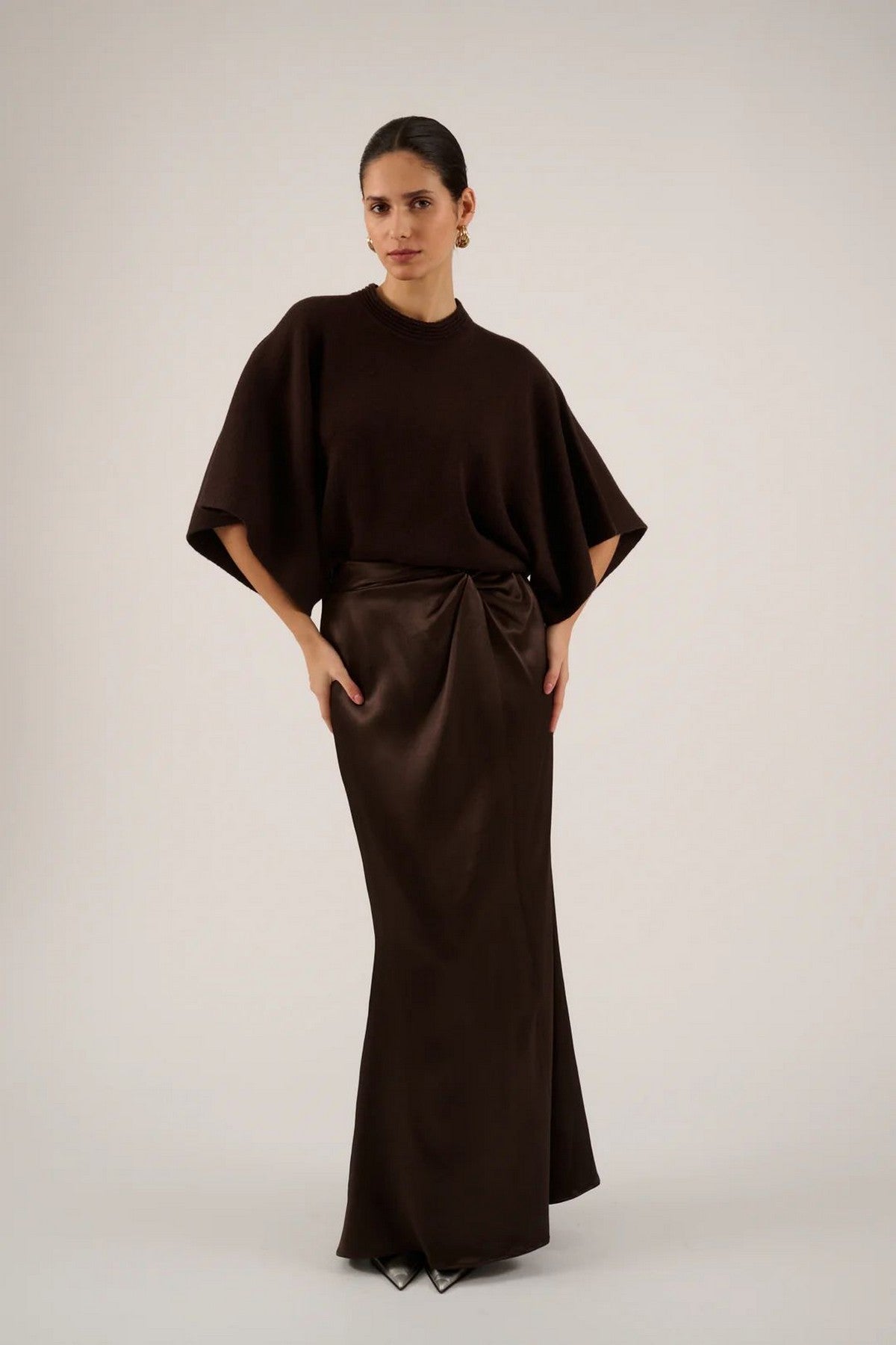 Pull wol van Oscar the collection met vleermuismouwen in chocolate bruin.