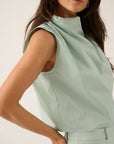 Oscar The Collection Harper top pacific zachtgroene top met gedrapeerde kraag.