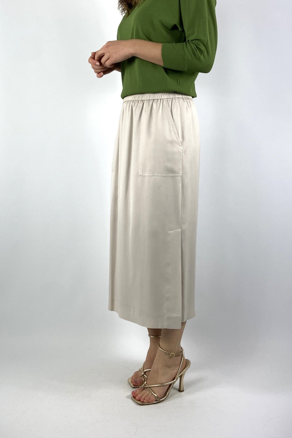 P05186 Peserico lange uitlopende rok met zijsplitten.