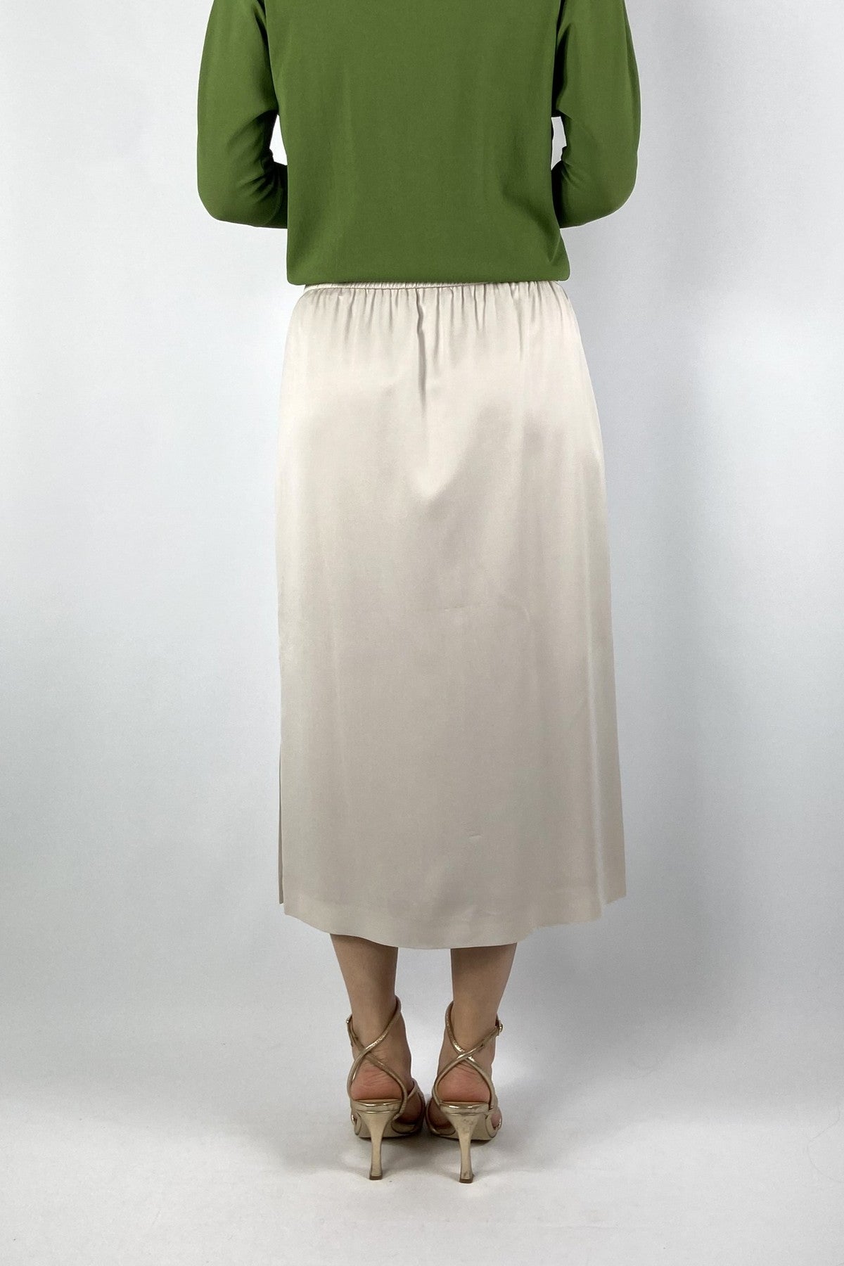 P05186 Peserico lange uitlopende rok in lichtbeige viscose cupro achterzijde