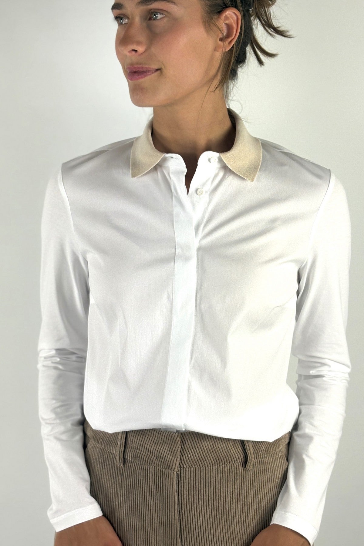 Peserico S06946J0 blouse met beige kraag – Wit