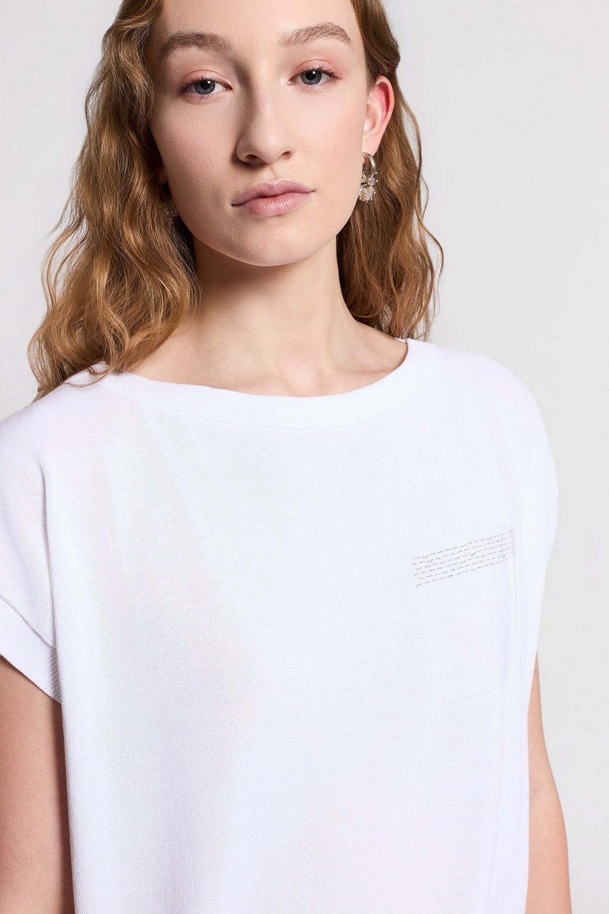 71-A99058F12 Peserico detail van de borstzak met Punto Luce decoratie. Snelle levering in NL, BE en DE.