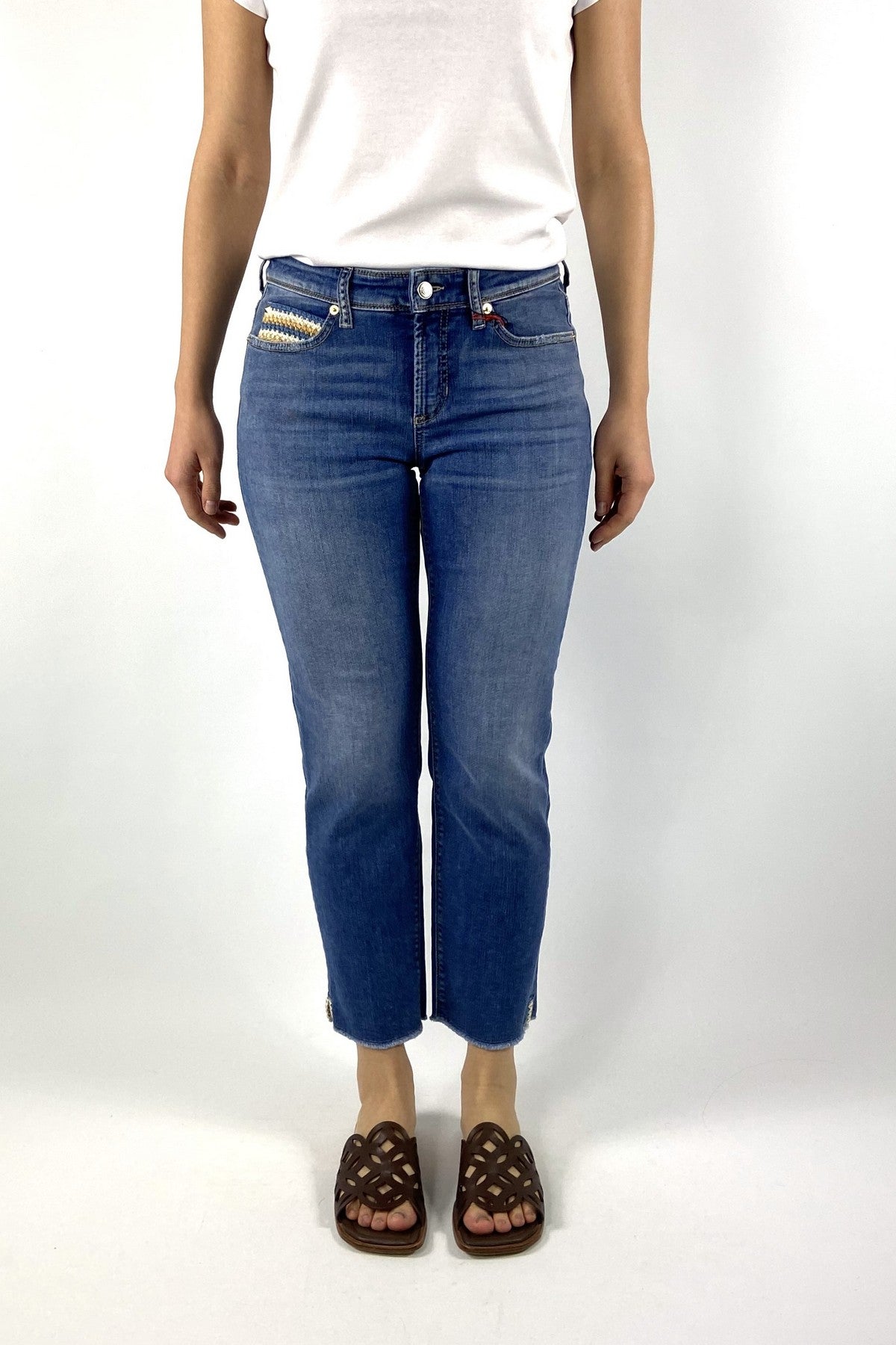 Piper short9182: Donkerblauwe Cambio jeans met een feminine superstretch pasvorm en 5-pocket design.