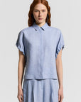 S06448D Peserico linnen shirt Dust Light Blue met Punto Luce detail en strikkoord.