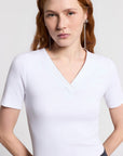 71-S06939J0 Peserico micro-rib jersey T-shirt met V-hals en Punto Luce detail.