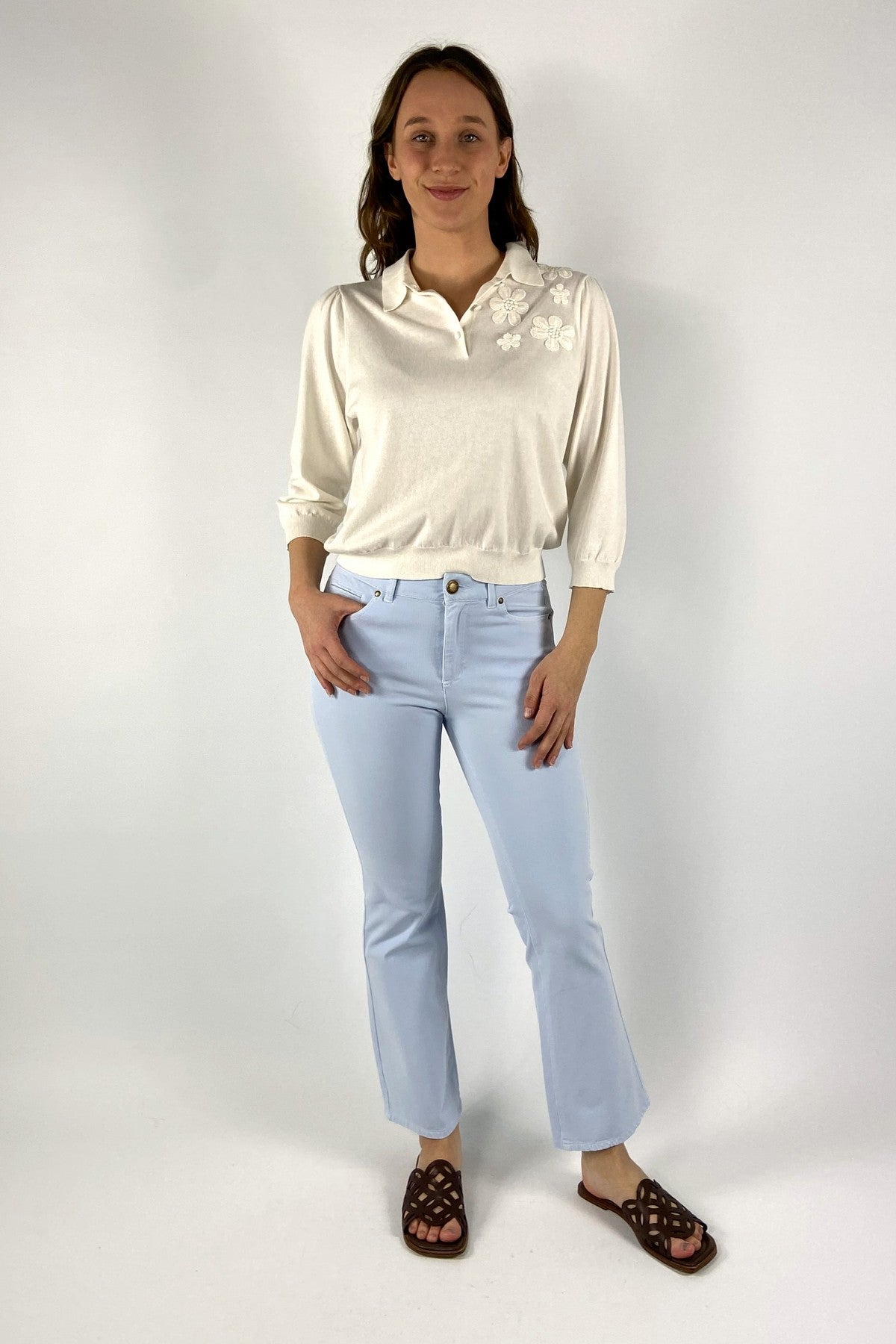 92974-6610-Seductive Claire Kick 7/8 jeans in de kleur lichtblauw met een moderne uitlopende pijp.