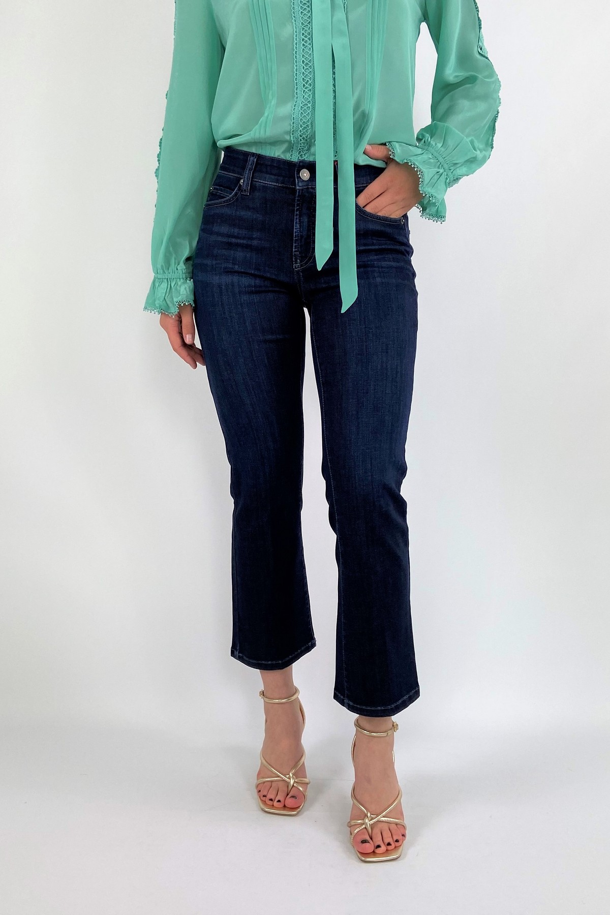 Broek jeans easy kick in de kleur donkerblauw van het merk Cambio