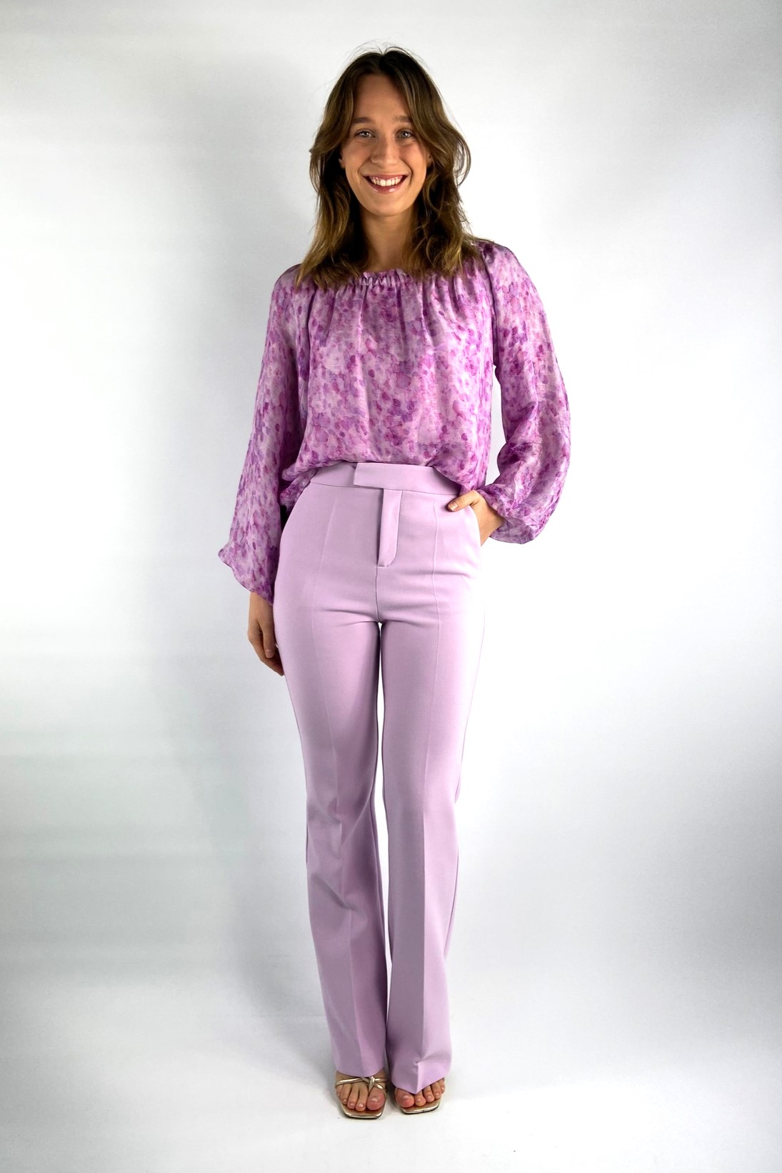Off shoulder bloes in de kleur lila garden van het merk Zélaya