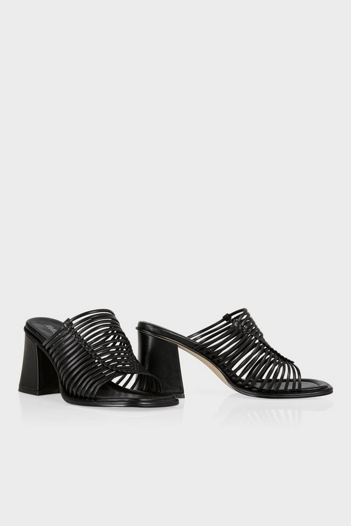 Sandaal hak lintjes in de kleur zwart van het merk Marc Cain Shoes