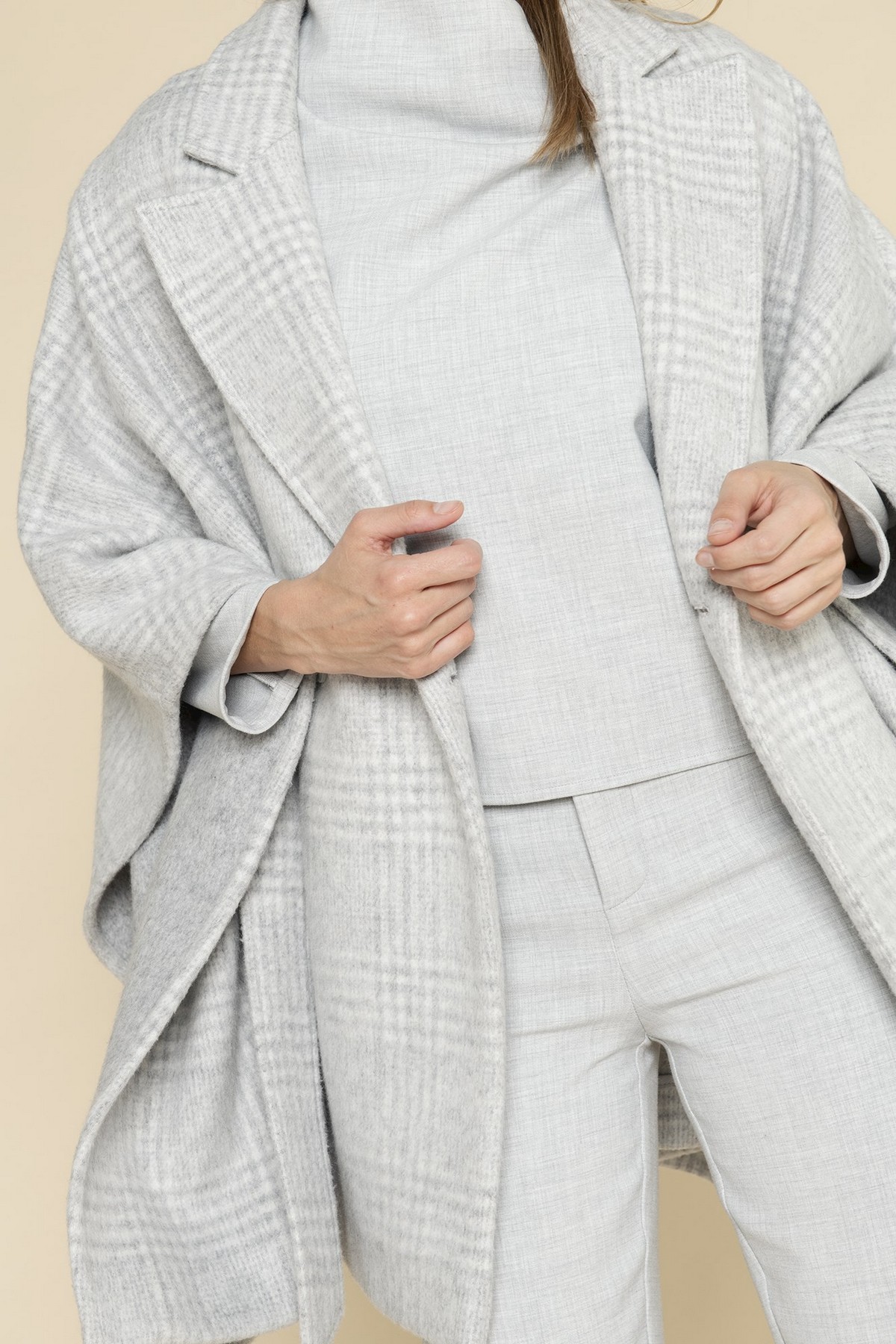 Oscar the collection - Puglia Coat - Grey - Capemantel wol ruitmotief lichtgrijs