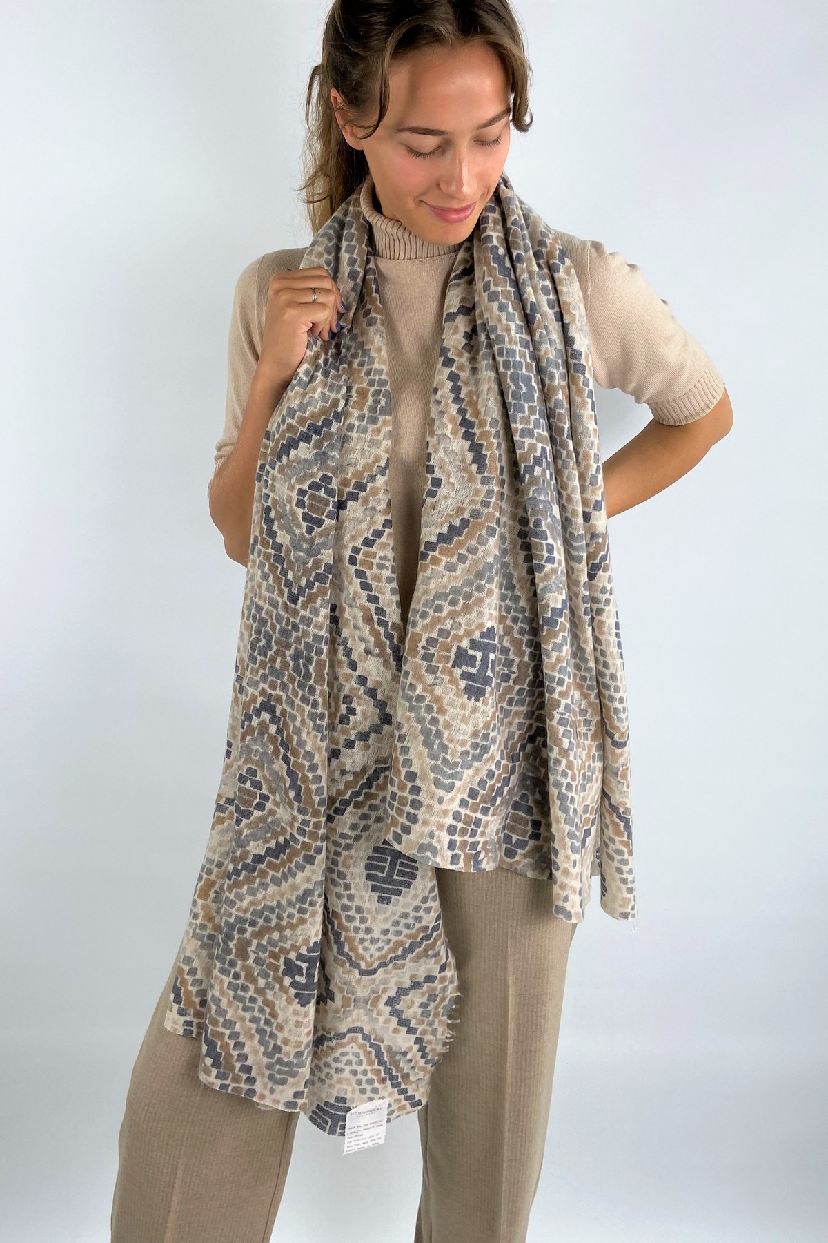 Sjaal ruitmotief in de kleur beige lichtblauw van het merk Hemisphere